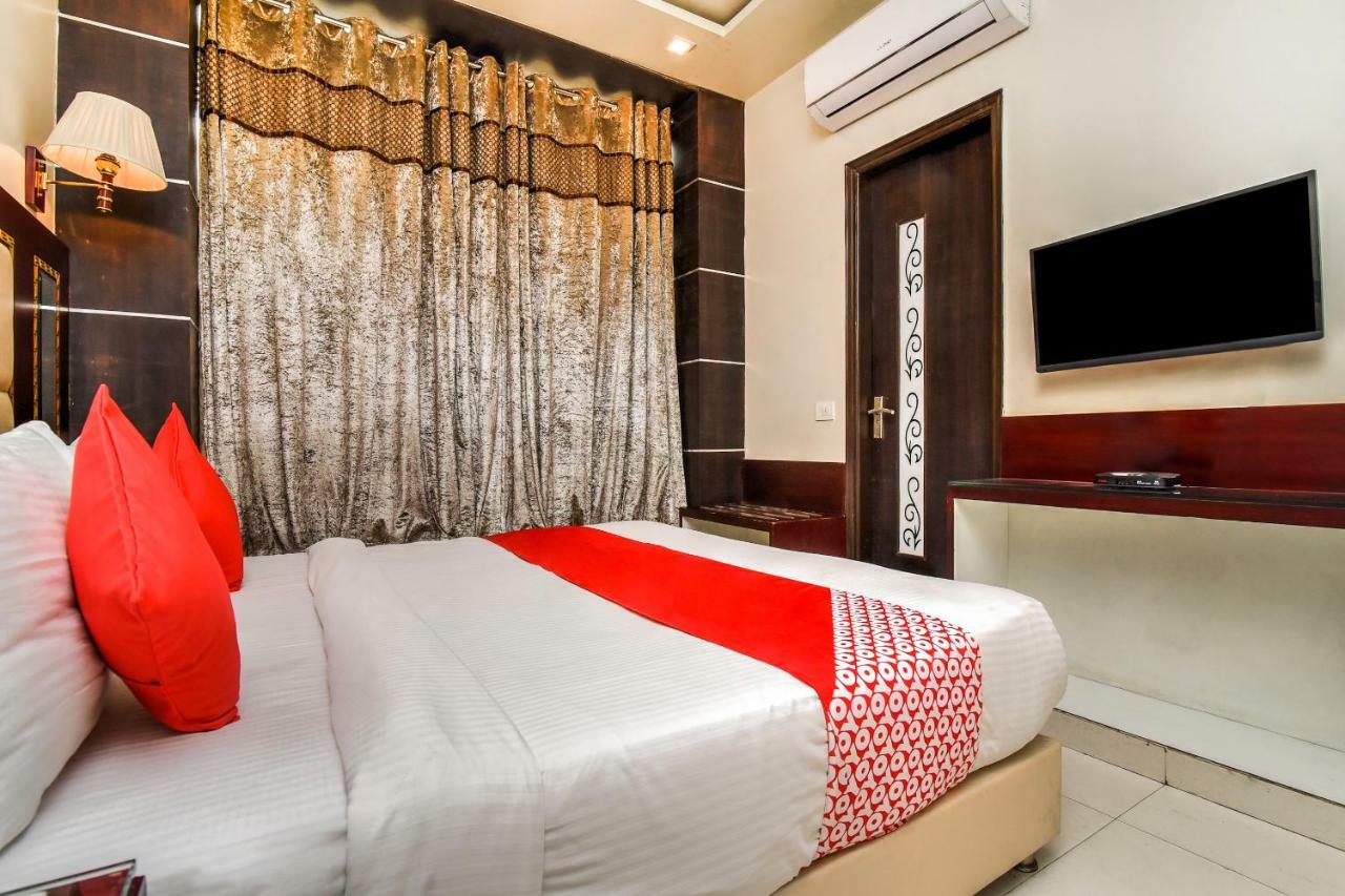 Oyo Flagship 737 Paschim Vihar Hotel Delhi  Ngoại thất bức ảnh