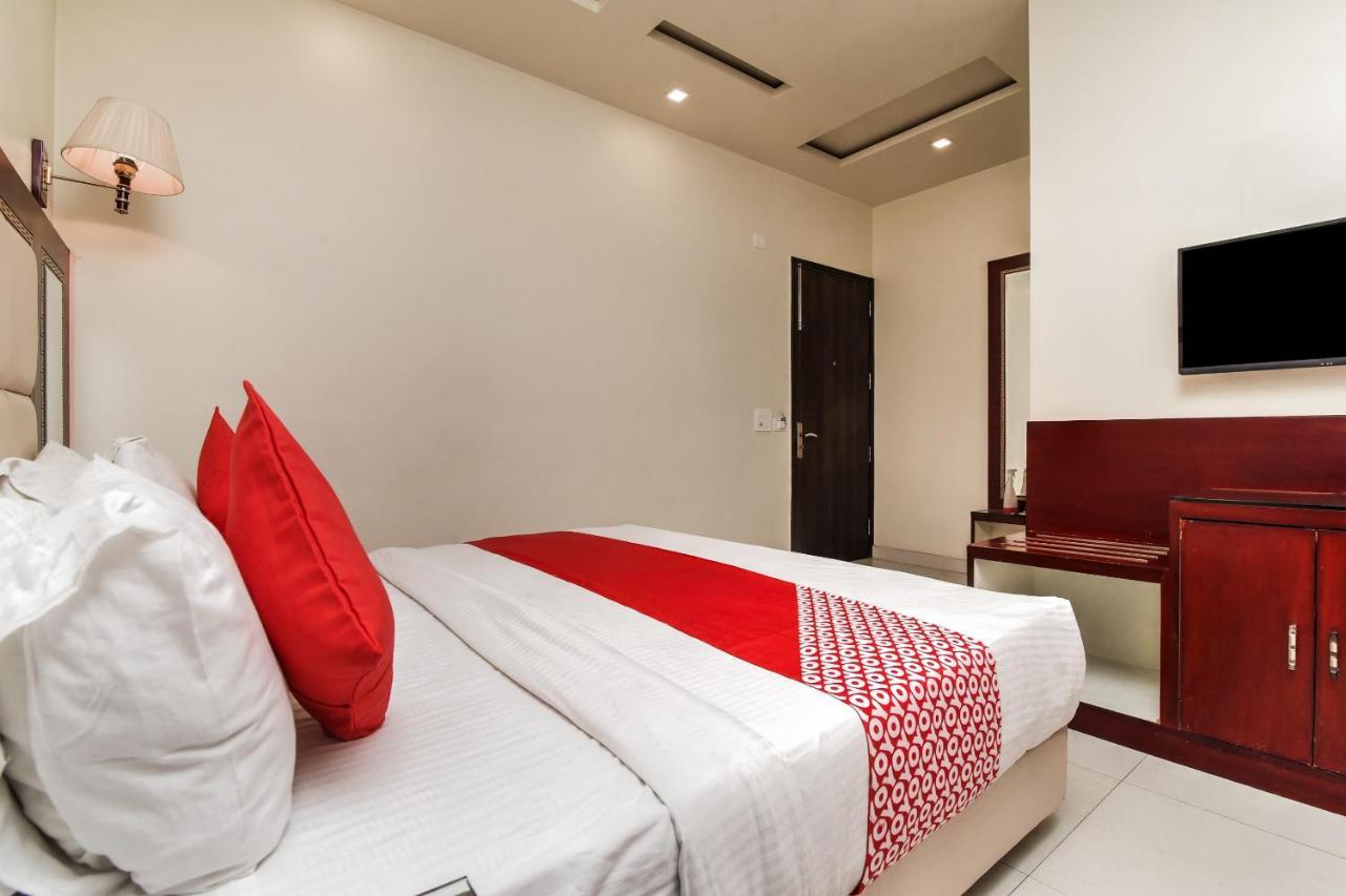 Oyo Flagship 737 Paschim Vihar Hotel Delhi  Ngoại thất bức ảnh